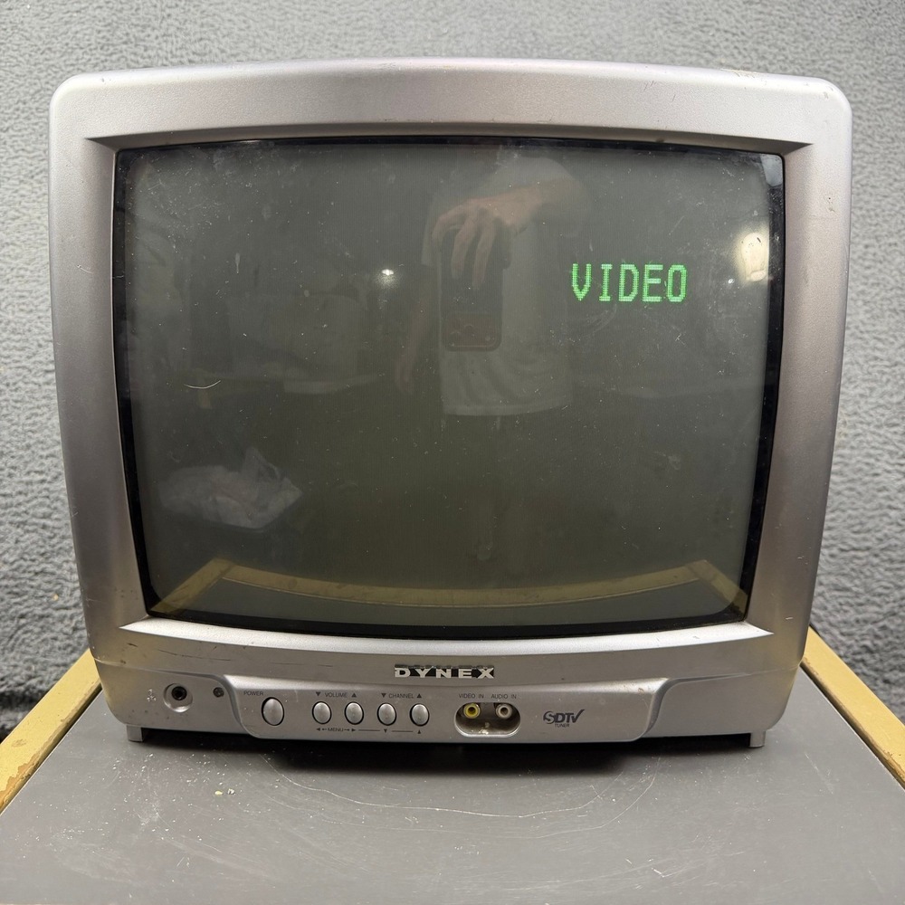 Dynex DX-R13TV 13 inch CRT Color TV Silver Retro Gaming SDTV 2007 Vintage